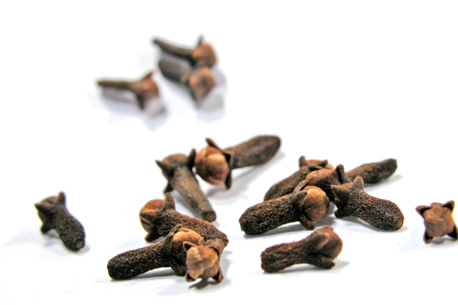 Cloves 1554812 1599x988